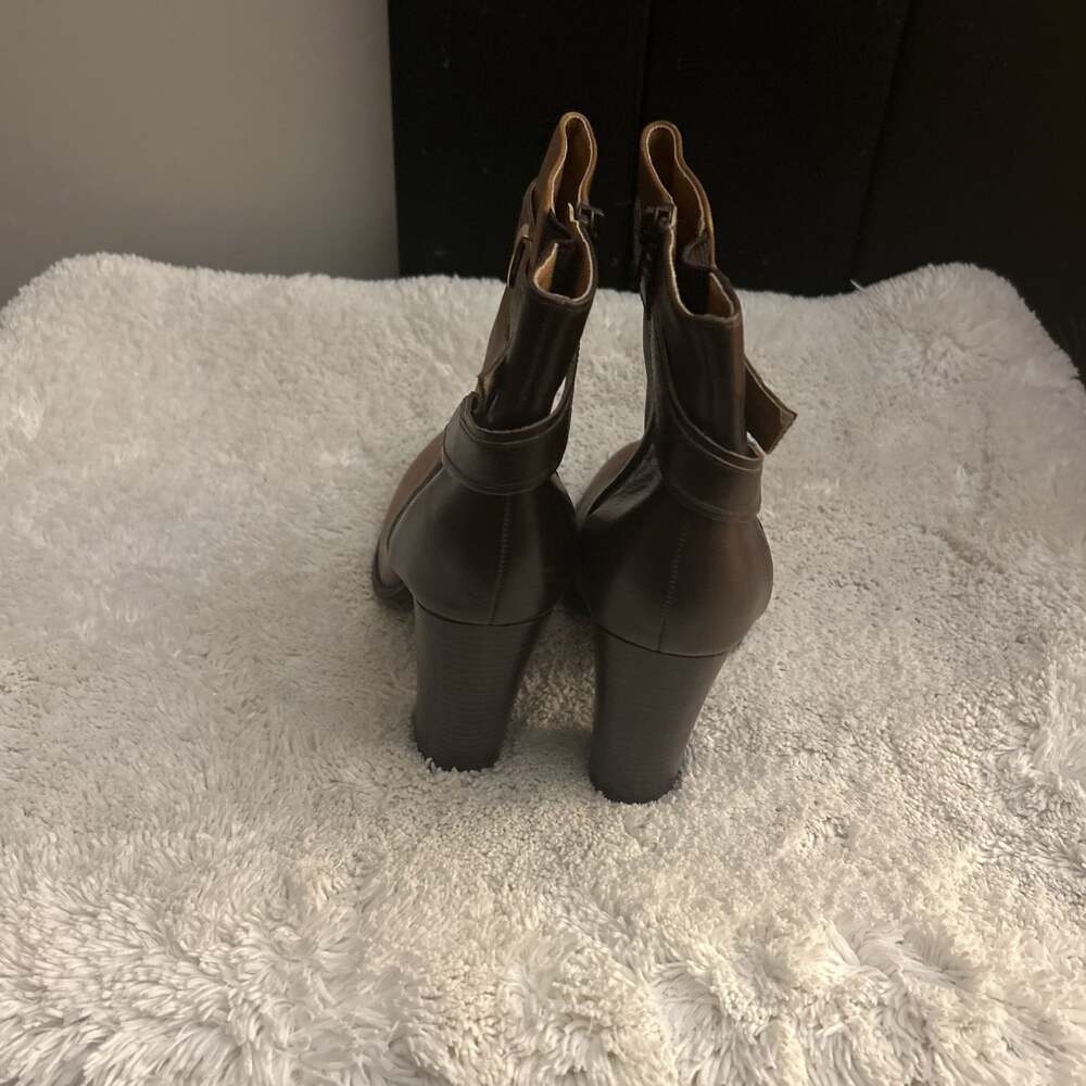 Aldo Bergson Two-Tone Brown Leather Block Heel Ankle Bootie - Picture 3 of 4